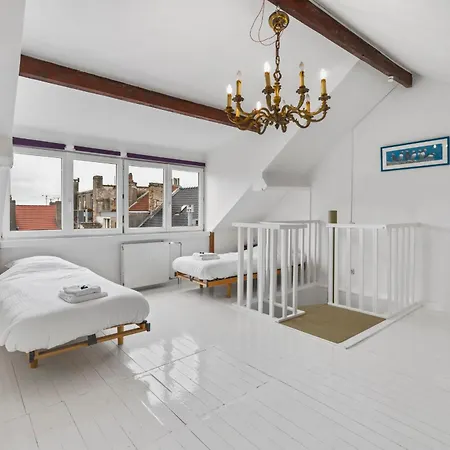 Karaktervolle En Ruime Woning Aan Zee Voor 10p Prázdninový dům Ostende