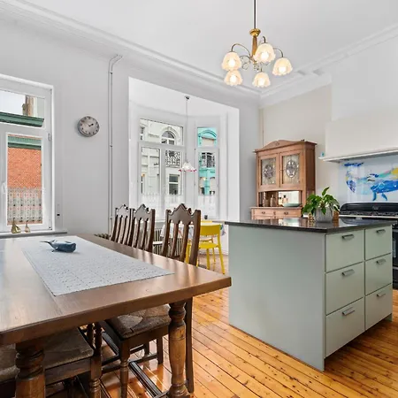 Karaktervolle En Ruime Woning Aan Zee Voor 10p Oostende