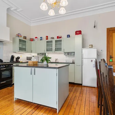 Karaktervolle En Ruime Woning Aan Zee Voor 10p Дом отдыха